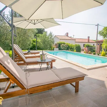 ヴィラ Comfortable Marinela With Pool And Garden Tar-Vabriga