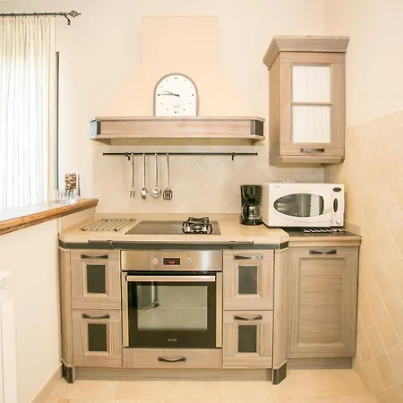 Comfortable Marinela With Pool And Garden Tar-Vabriga
