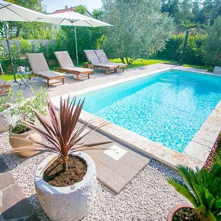 Comfortable Marinela With Pool And Garden ヴィラ *