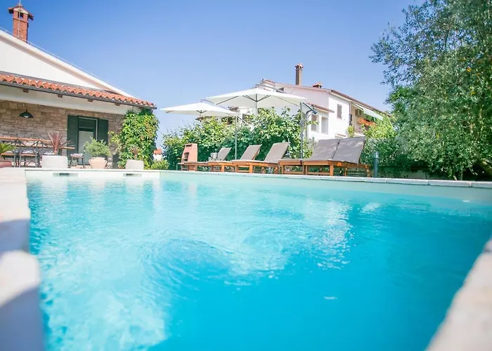 Willa Comfortable Marinela With Pool And Garden *