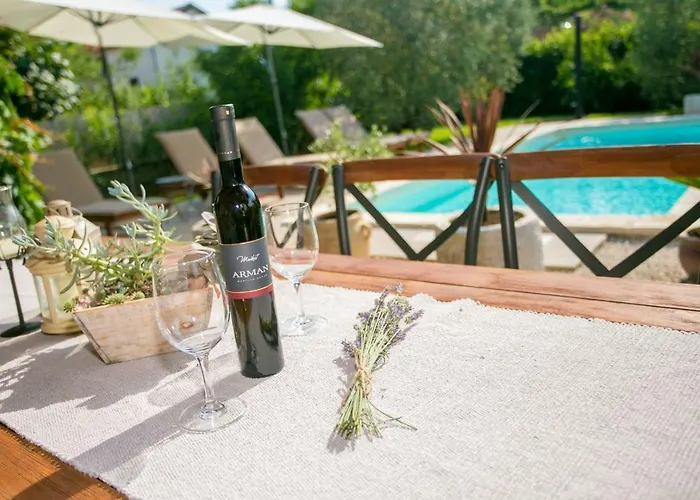 Comfortable Marinela With Pool And Garden Willa Tar-Vabriga